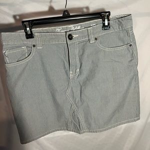 Tommy Hilfiger skirt size 12 navy blue and white